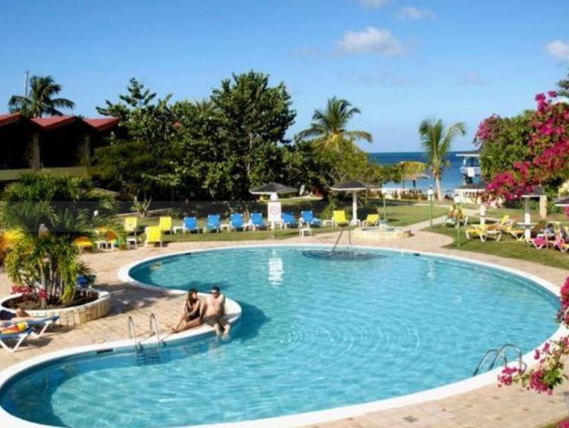 Starfish Halcyon Cove Hotel Dickenson Bay Buitenkant foto