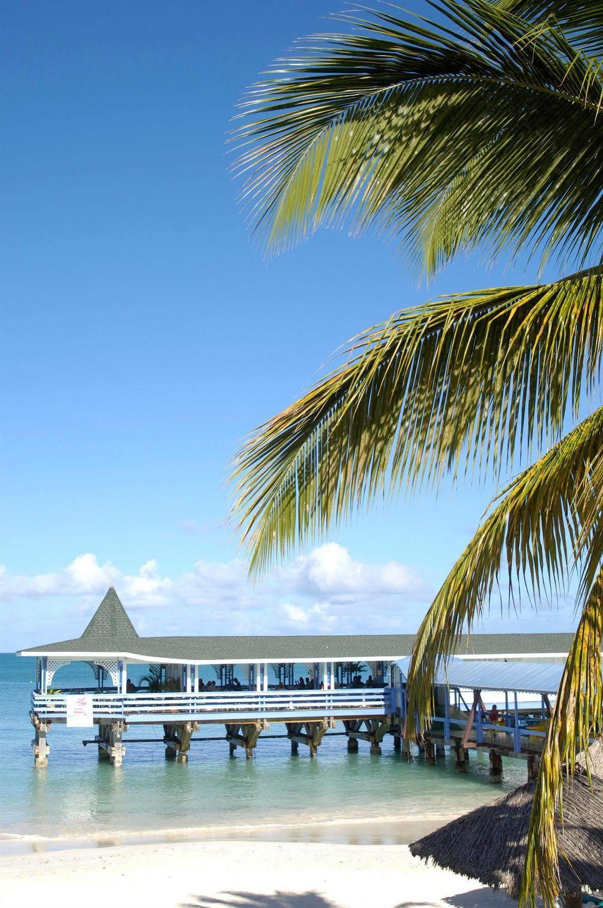 Starfish Halcyon Cove Hotel Dickenson Bay Buitenkant foto