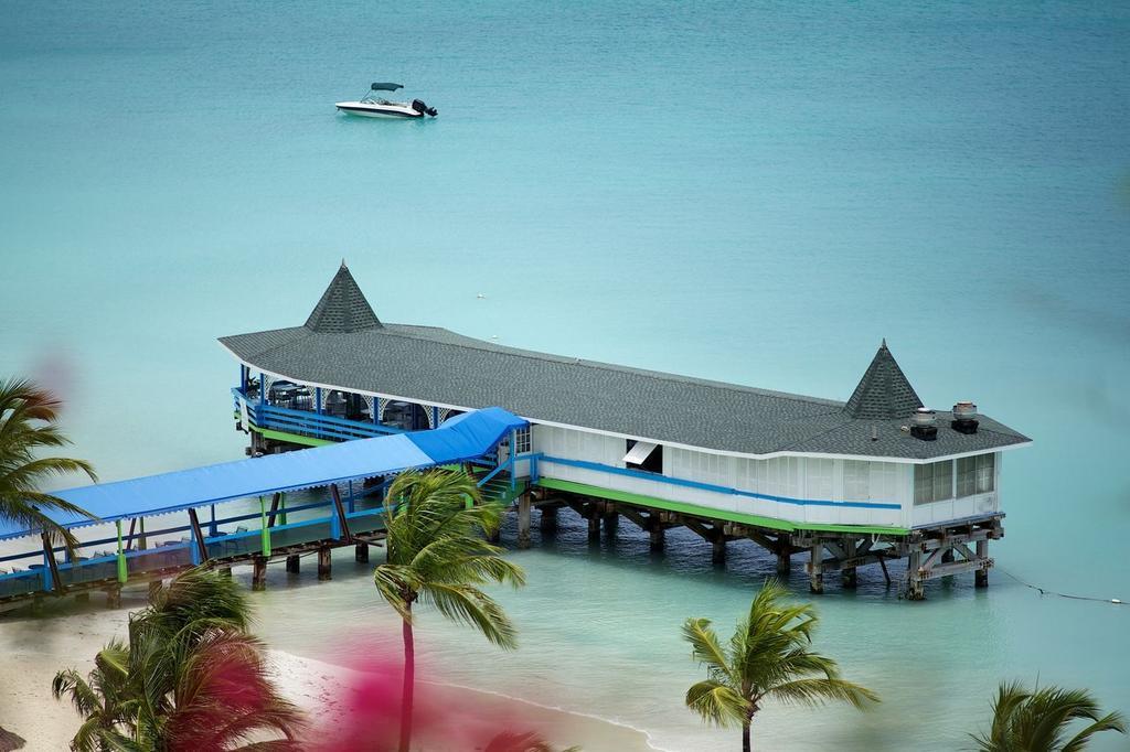 Starfish Halcyon Cove Hotel Dickenson Bay Buitenkant foto