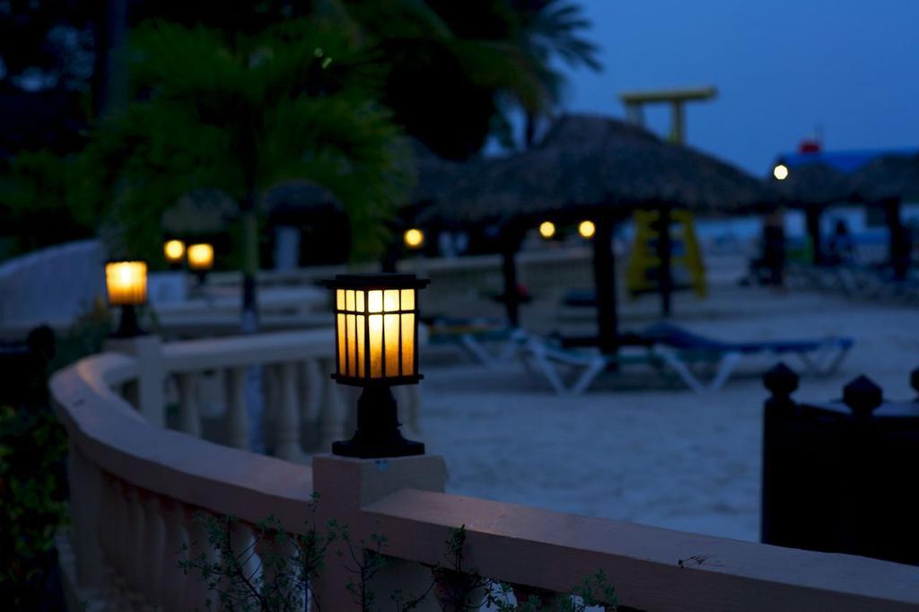 Starfish Halcyon Cove Hotel Dickenson Bay Buitenkant foto